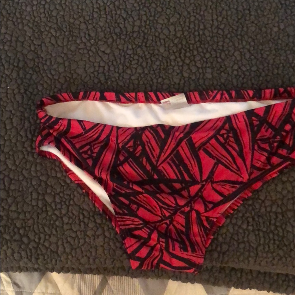 An men’s swim briefs
